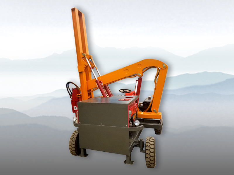 自制底盤小型護欄打樁機